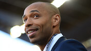 Thierry Henry als walisischer Nationaltrainer im Gespräch