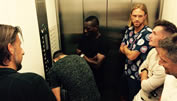 FCB-Stars stecken im Lift fest