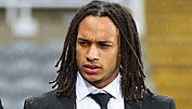 Mbabu verlängert in Newcastle
