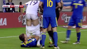 Dzeko zieht Sokratis die Hose runter