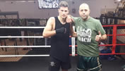 Schär macht Kickbox-Training