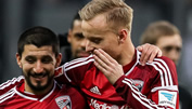 Hadergjonaj schiesst sein 1. Bundesliga-Tor