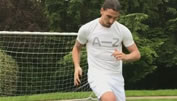 Zlatan trainiert schon wieder mit dem Ball