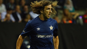 Puyol zeigt Brutalo-Tackling gegen Phil Neville
