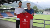 Enrico Schirinzi unterschreibt in Vaduz