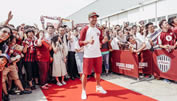 Podolski in Japan frenetisch empfangen