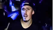 Max Kruse feiert nach Schulter-OP in der Disco