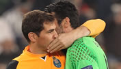 Casillas tröstet Buffon nach WM-Aus