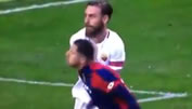 De Rossi schlägt Gegner ins Gesicht