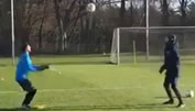 Stocker trainiert wieder mit dem Ball
