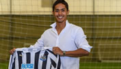 Newcastle United stellt Neuzugang Muto vor