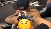Neymar lässt sich neues Tattoo stechen – beim Pokern