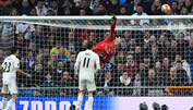 Spezielle Perspektive: Lasse Schöne düpiert Courtois