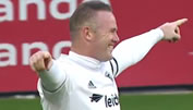 Wayne Rooney trifft aus unmöglichem Winkel