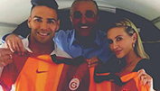 Über 25’000 Fans nehmen Falcao in Istanbul in Empfang