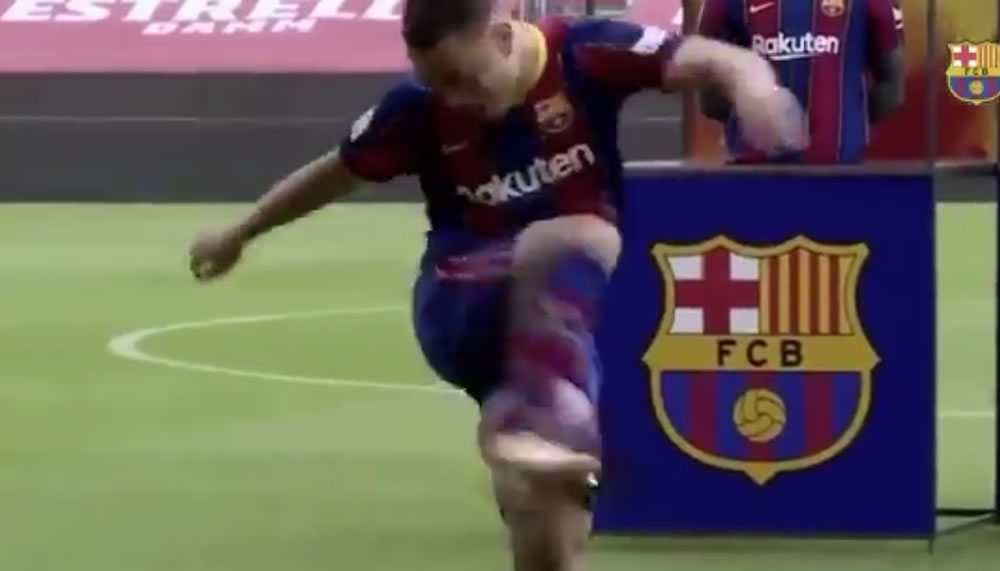 Nächster Jonglier-Fail bei Barça: Sergiño Dest scheitert