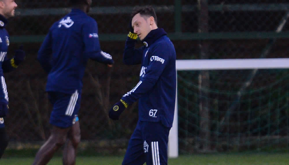 Özil wird Fenerbahce wohl lange fehlen