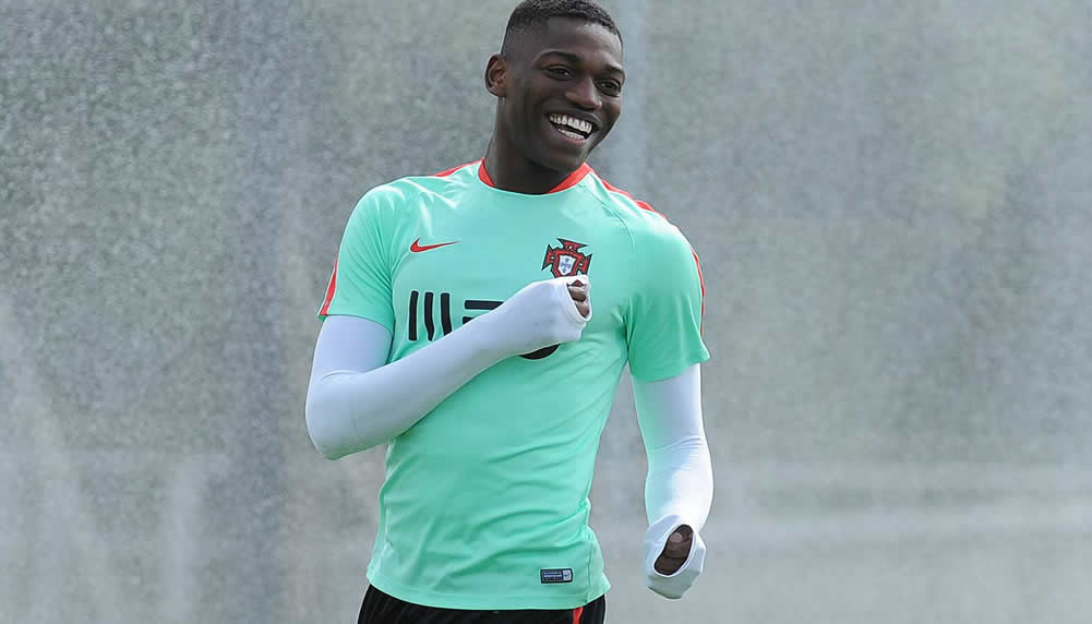 BVB interessiert: Milan schmeisst Leao auf den Markt