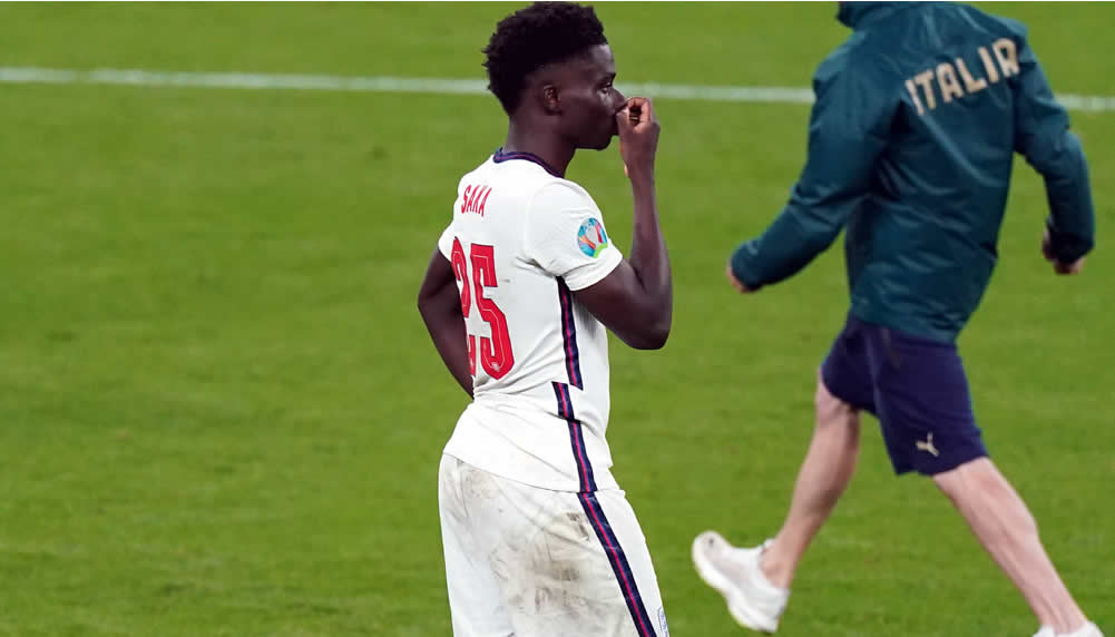 Boris Johnson verurteilt entsetzliche Rassismus-Attacken gegen Saka