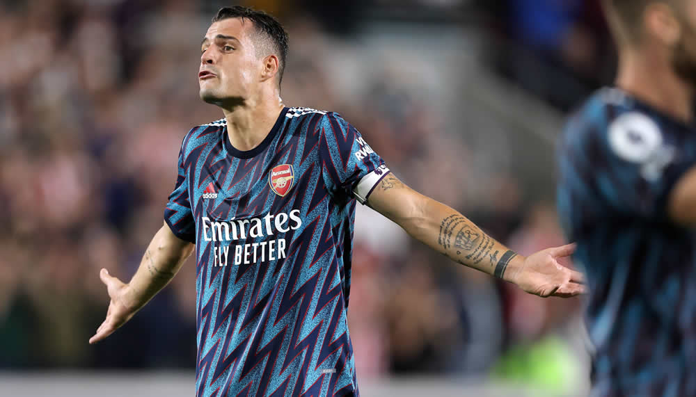 Im Video: Granit Xhaka fliegt nach Grätsche mit Rot vom Platz