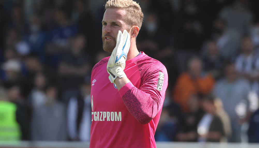Schalke passt den Vertrag mit Goalie Ralf Fährmann an