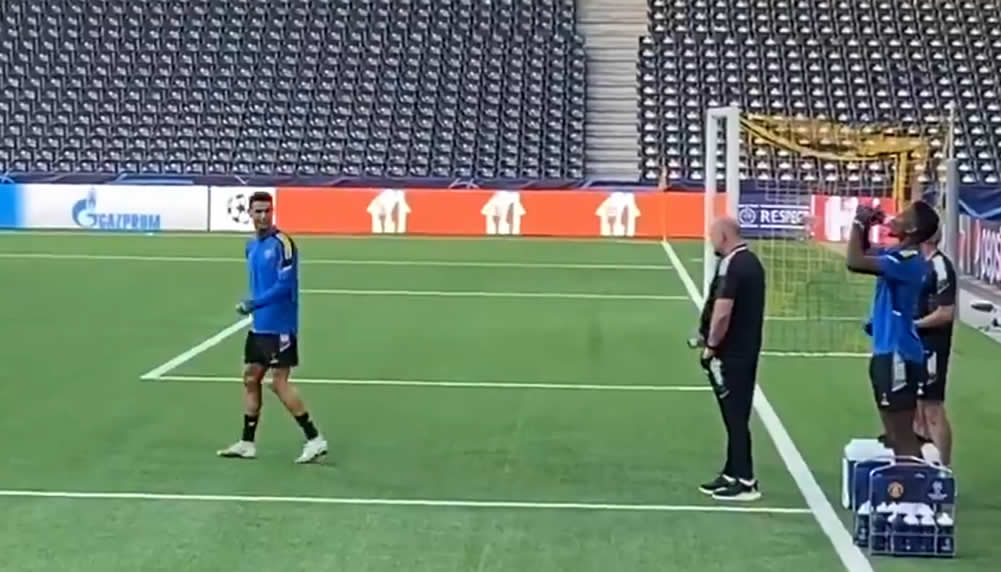Cristiano Ronaldo testet den Wankdorf-Kunstrasen