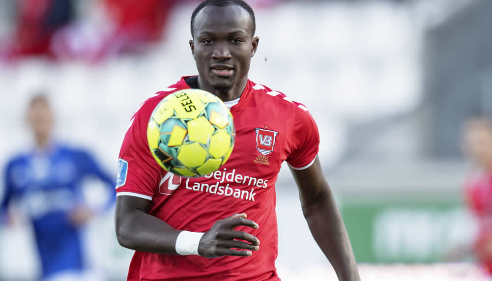 Ex-FCZ-Stürmer Raphael Dwamena kollabiert auf dem Platz – Defibrillator schlägt an