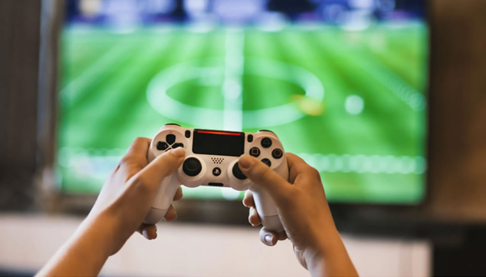 Wo steckt mehr Spannung drin – in eSports FIFA21 oder in echtem Fussball?