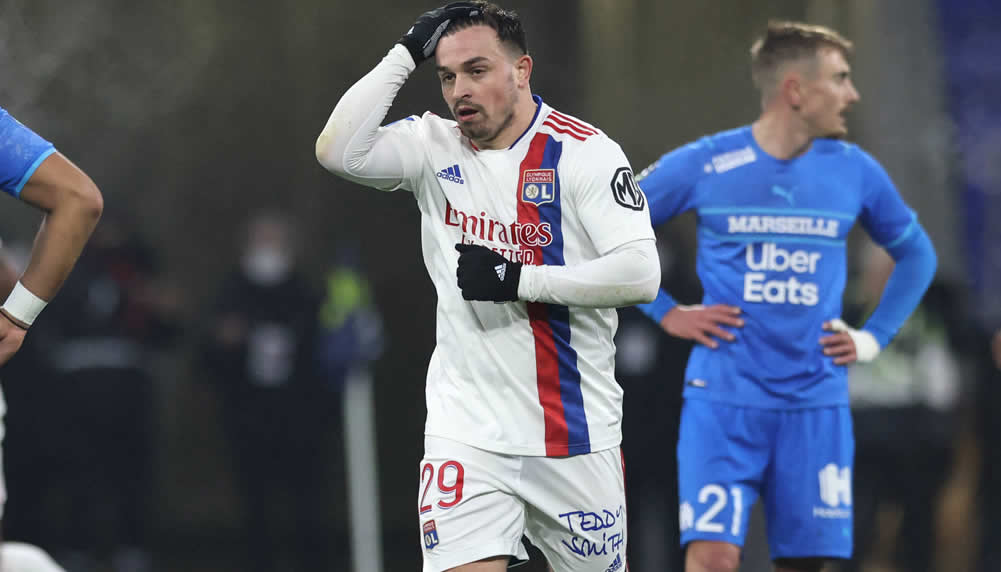 Xherdan Shaqiri muss über sein Kopfball-Tor lachen