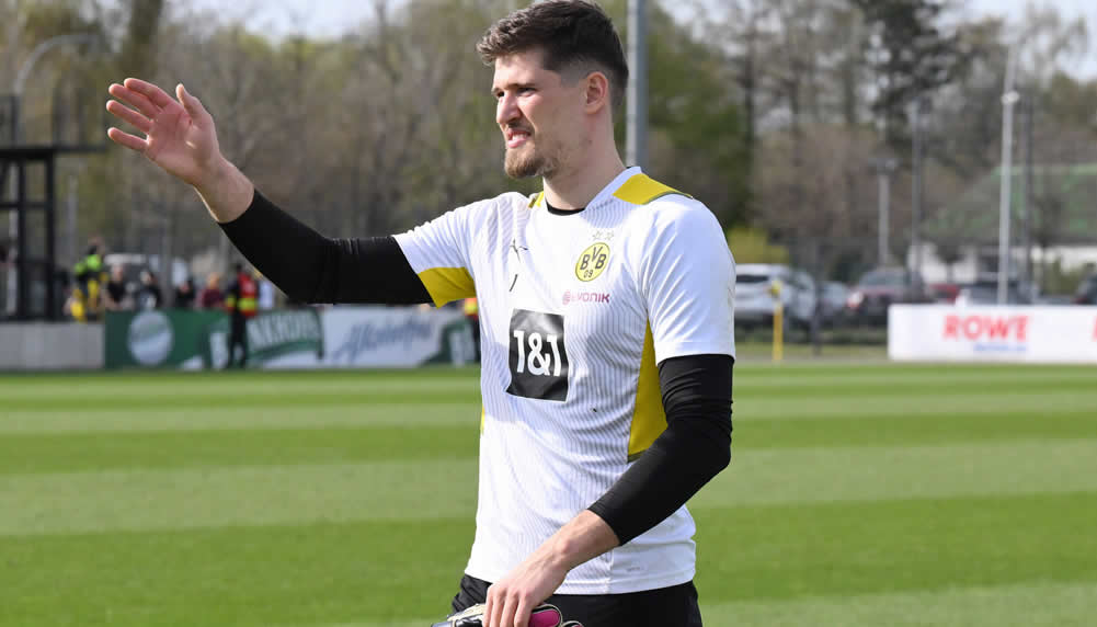 BVB-Keeper Gregor Kobel will sich eine Scheibe vom Frauenteam abschneiden
