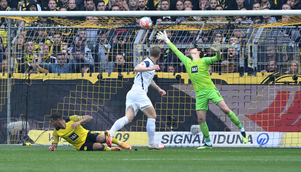 Muheim und Widmer assistieren, BVB-Schweizer blamieren sich