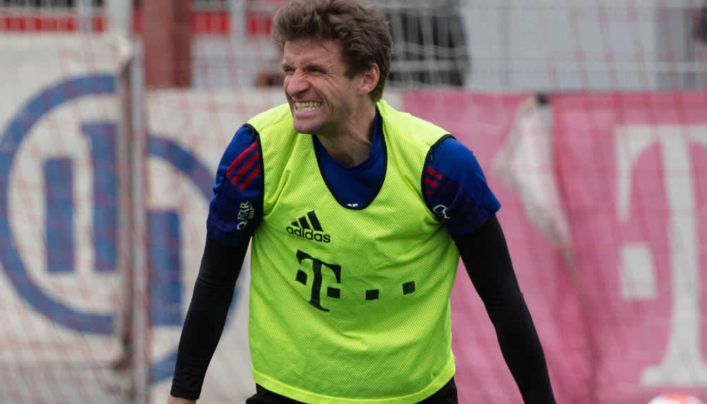 Schock beim FC Bayern: Thomas Müller bricht Training verletzt ab