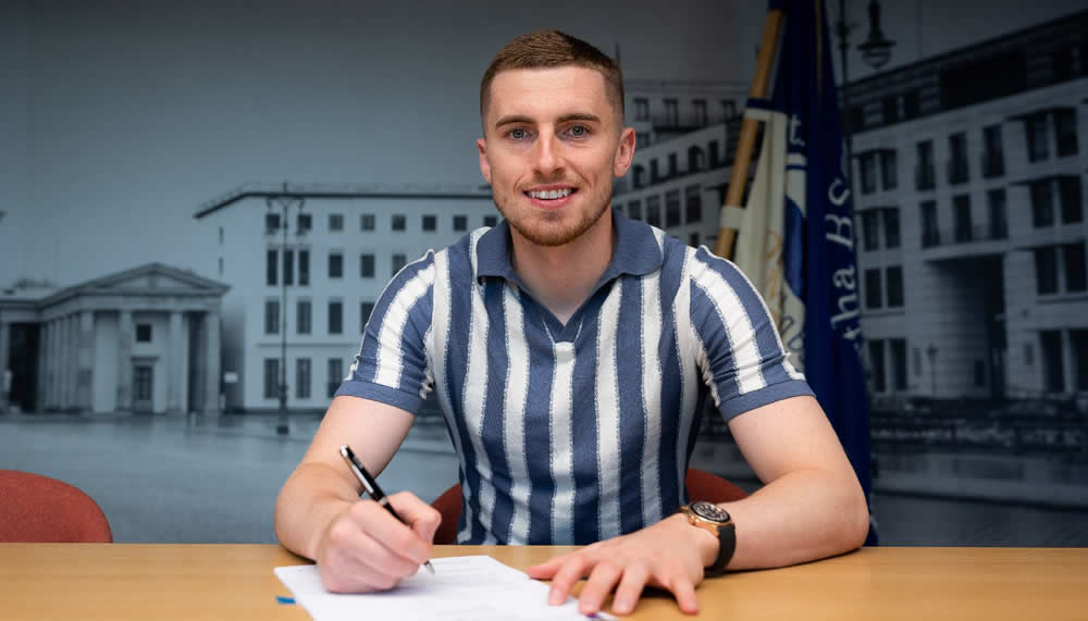 Die Hertha nimmt Everton-Rechtsverteidiger Jonjoe Kenny unter Vertrag