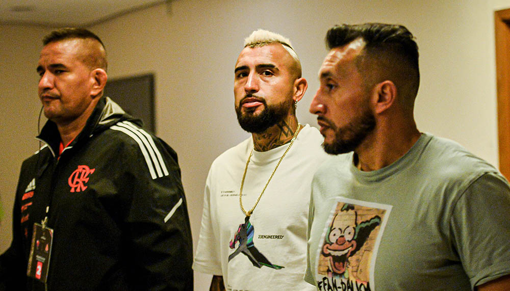 Flamengo-Fans nehmen Arturo Vidal bereits am Flughafen in Empfang
