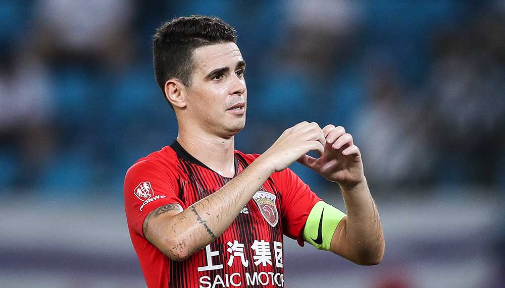 Abgang aus Shanghai: Oscar schon im Dress seines neuen Klubs abgelichtet