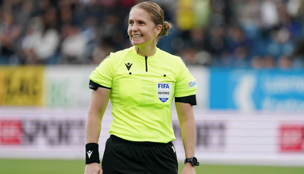 Premiere: Esther Staubli leitet erstmals ein Spiel des FC Basel