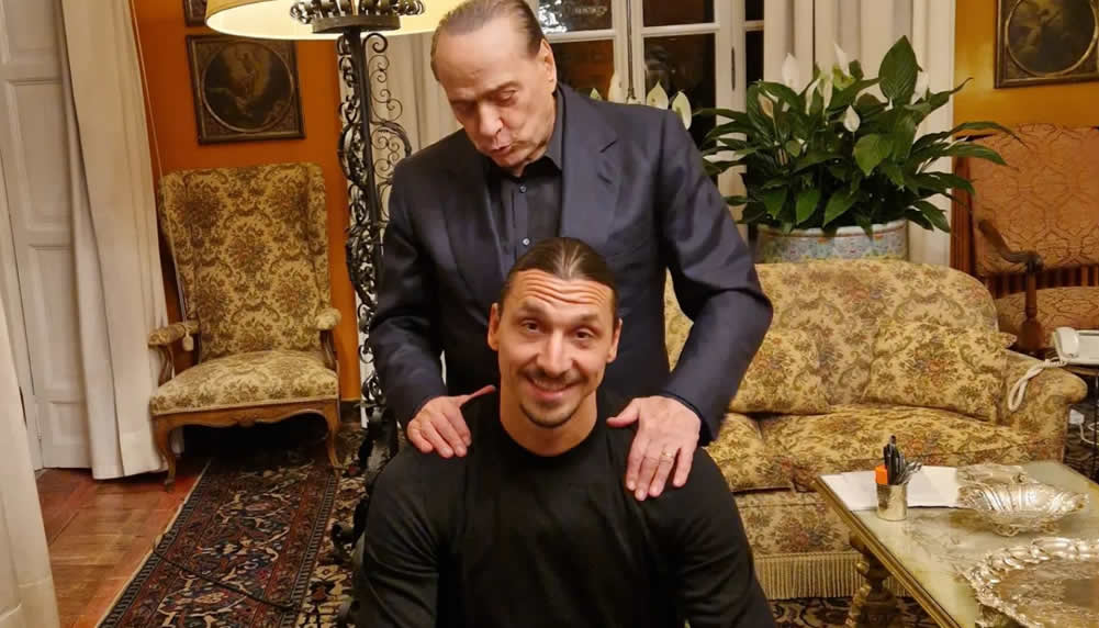 Zlatan Ibrahimovic hat beim Besuch von Silvio Berlusconi viel Spass