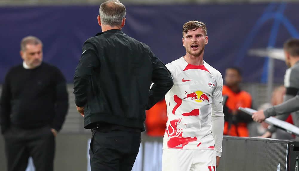 Timo Werner kriegt einen Anschiss von Trainer Marco Rose