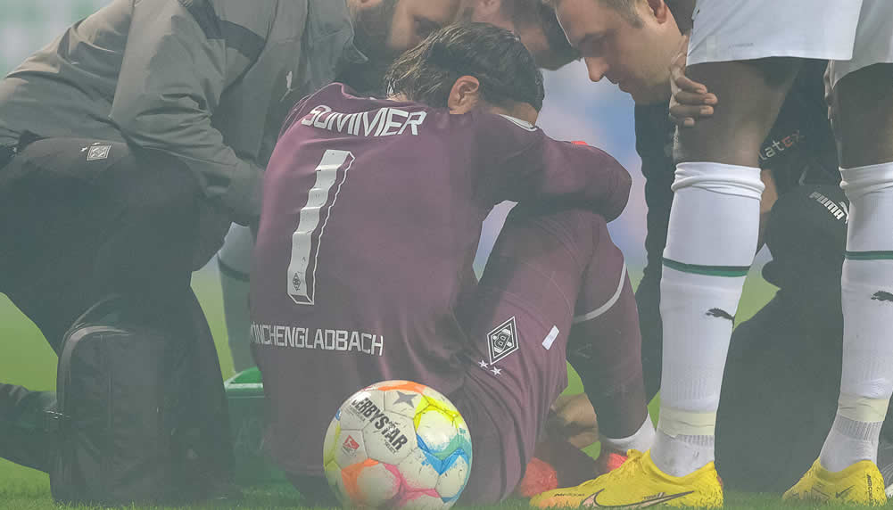 Grosse Sorgen: Yann Sommer verletzt sich im DFB-Pokal