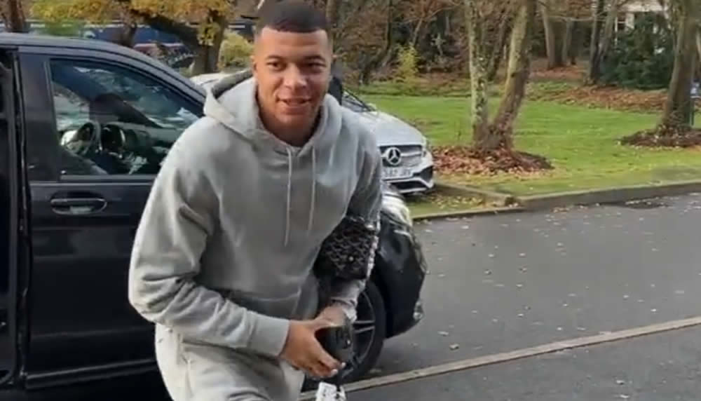 Kylian Mbappé hat das Training bei PSG bereits wieder aufgenommen