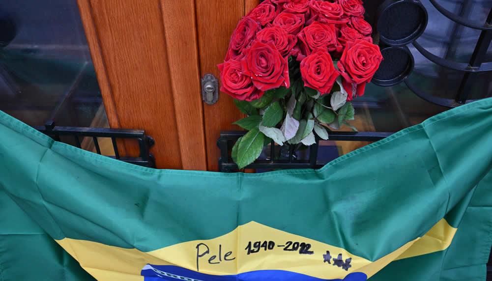 Ligen in England, Italien und Spanien mit Gedenkminute für Pelé