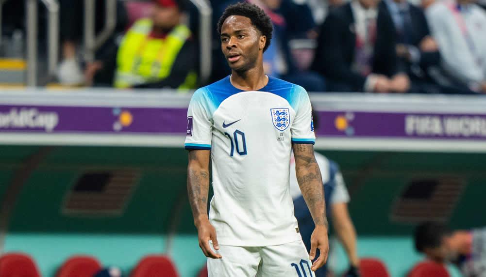 Familie von Raheem Sterling überfallen – Star reist ab