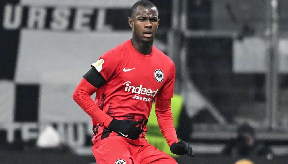 Bundesliga-Verteidiger Evan N’Dicka ist sich mit Barça einig