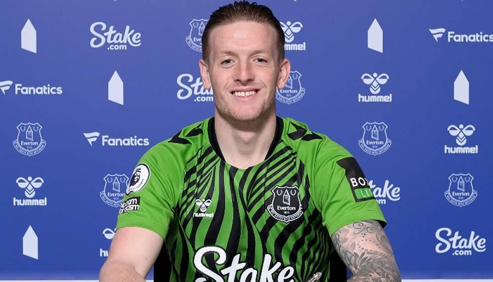 Der englische Nationalkeeper Jordan Pickford unterschreibt neuen Vertrag