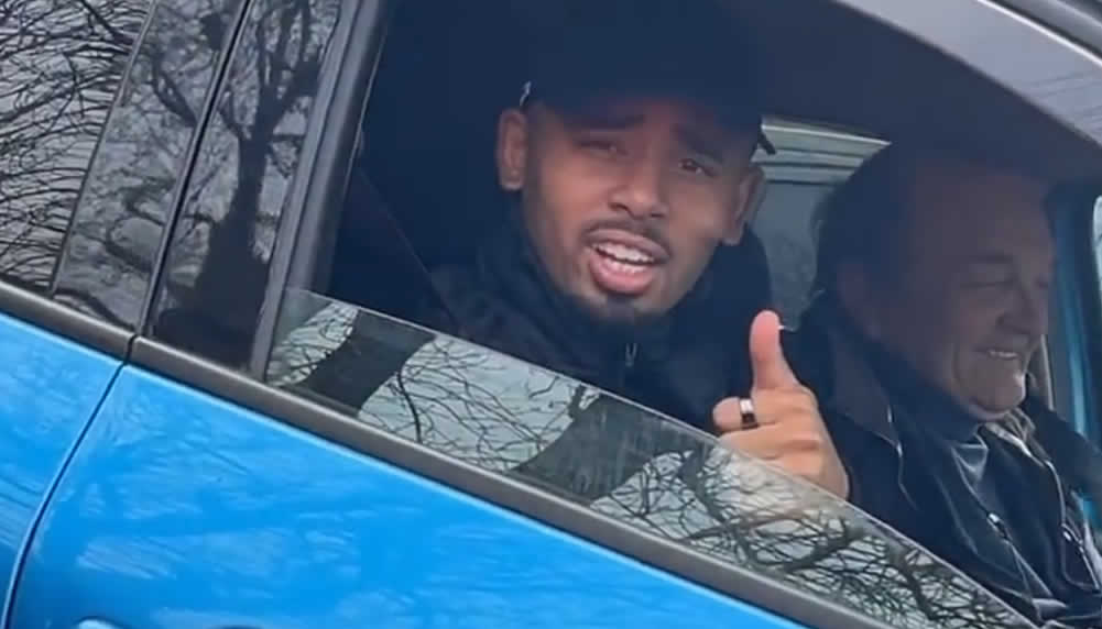 Jorginho filmt Gabriel Jesus bei der Fahrschule und lacht ihn aus
