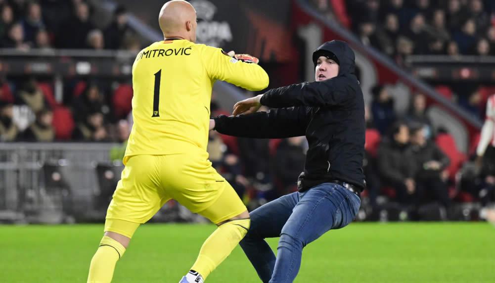 Nach Attacke auf Sevilla-Keeper: PSV-Fan zu Haftstrafe verurteilt