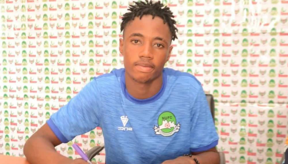 Der FC Basel schielt auf Nigerias Abwehrtalent Benjamin Fredrick