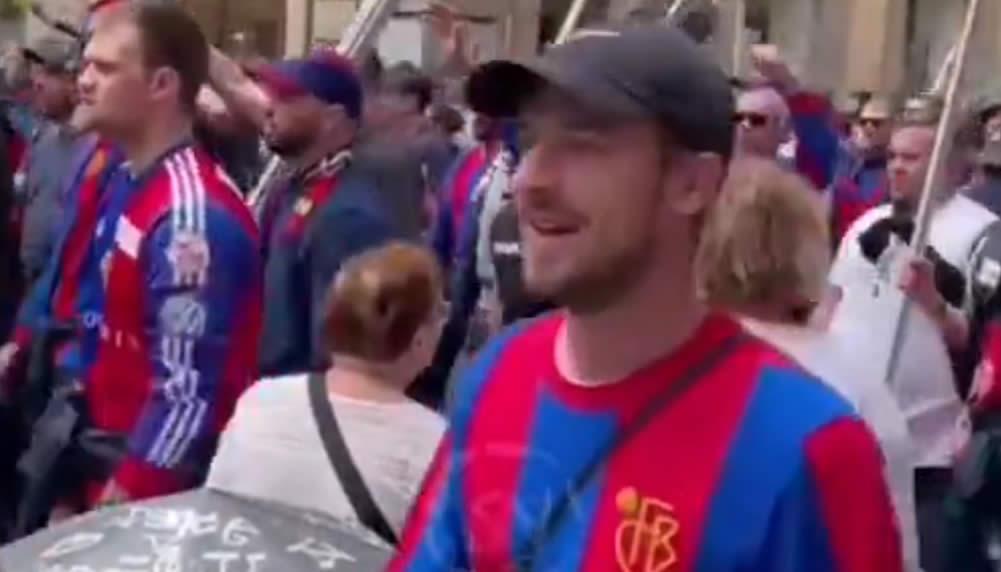 Fanmarsch: Die FCB-Fans präsentieren sich in Florenz lautstark