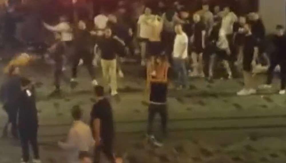 Massenschlägerei zwischen Bayern- und Galatasaray-Fans in Istanbul