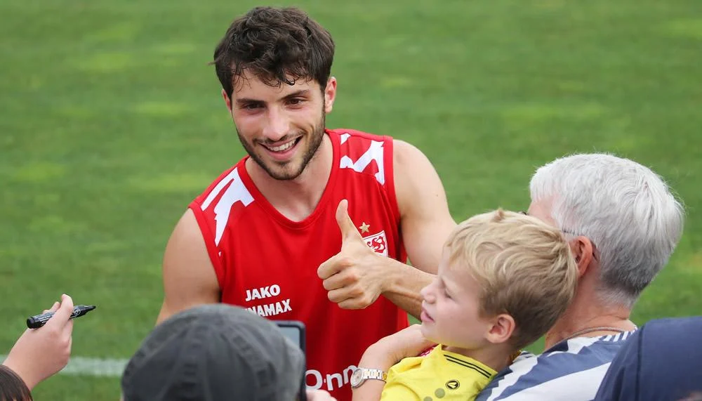 Leonidas Stergiou feiert Bundesliga-Debüt, Cédric Zesiger am Block